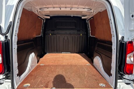 Vauxhall Combo L2H1 2300 100 ps Sportive Panel Van 13