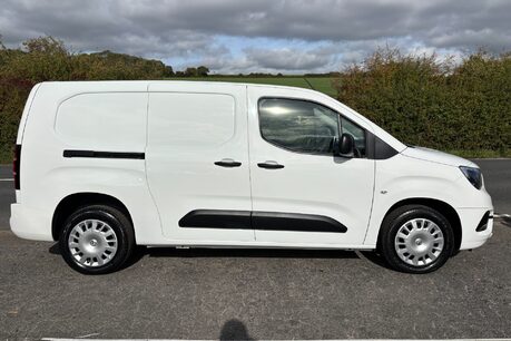 Vauxhall Combo L2H1 2300 100 ps Sportive Panel Van 8