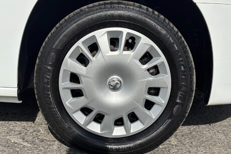 Vauxhall Combo L2H1 2300 100 ps Sportive Panel Van 29