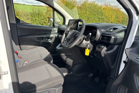 Vauxhall Combo L2H1 2300 100 ps Sportive Panel Van 17