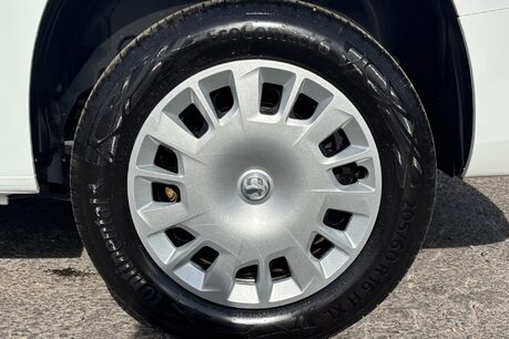 Vauxhall Combo L2H1 2300 100 ps Sportive Panel Van 30