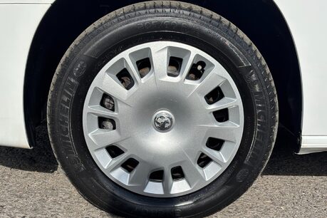 Vauxhall Combo L2H1 2300 100 ps Sportive Panel Van 31