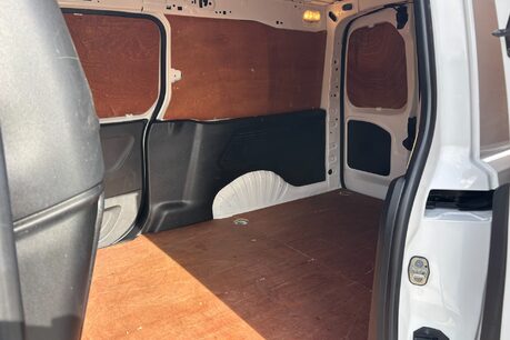 Vauxhall Combo L2H1 2300 100 ps Sportive Panel Van 7