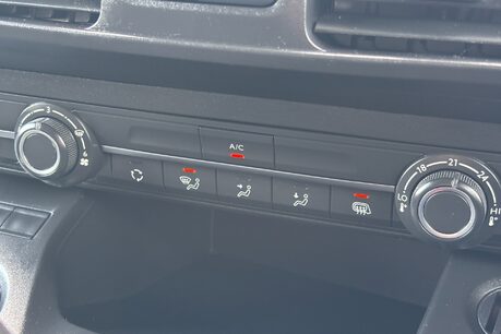 Vauxhall Combo L2H1 2300 100 ps Sportive Panel Van 18