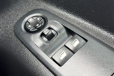 Vauxhall Combo L2H1 2300 100 ps Sportive Panel Van 35