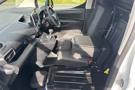 Vauxhall Combo L2H1 2300 100 ps Sportive Panel Van 16