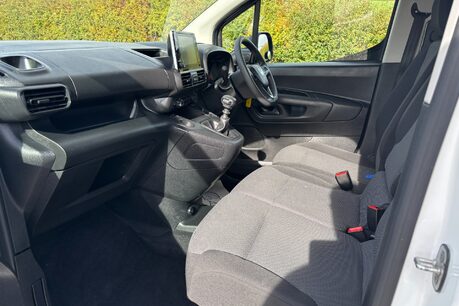 Vauxhall Combo L2H1 2300 100 ps Sportive Panel Van 15