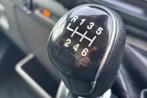 Ford Transit 310 L2 H2 Leader with Air Con / Sat Nav / Heated Seats 37