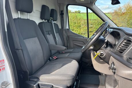 Ford Transit 310 L2 H2 Leader with Air Con / Sat Nav / Heated Seats 32
