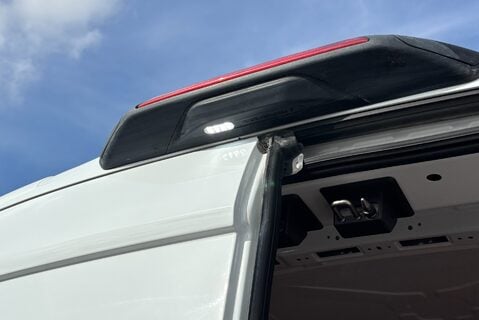 Ford Transit 310 L2 H2 Leader with Air Con / Sat Nav / Heated Seats 13