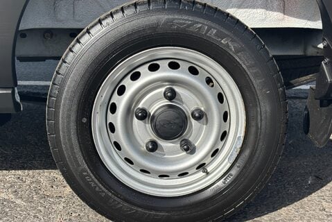 Ford Transit 310 L2 H2 Leader with Air Con / Sat Nav / Heated Seats 32