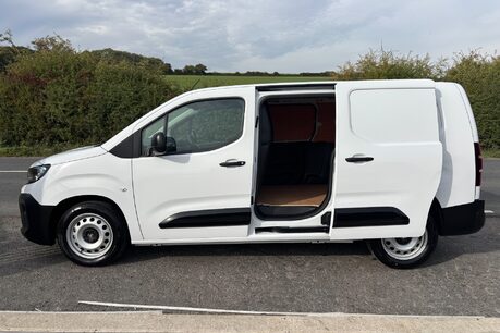 Vauxhall Combo L2H1 2300 Prime XL - Very Low Miles 9