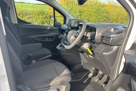 Vauxhall Combo L2H1 2300 Prime XL - Sat Nav 20