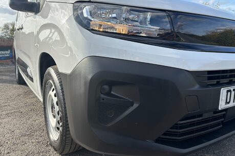 Vauxhall Combo L2H1 2300 Prime XL - Sat Nav 26