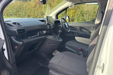 Vauxhall Combo L2H1 2300 Prime XL - Sat Nav 19