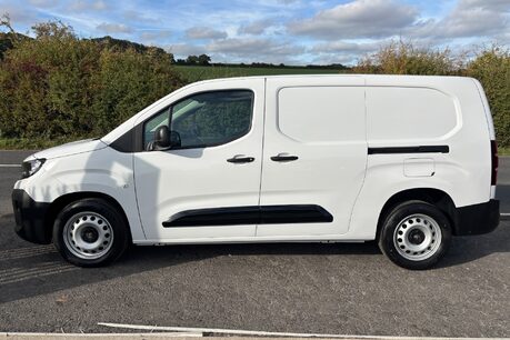 Vauxhall Combo L2H1 2300 Prime XL - Sat Nav 9