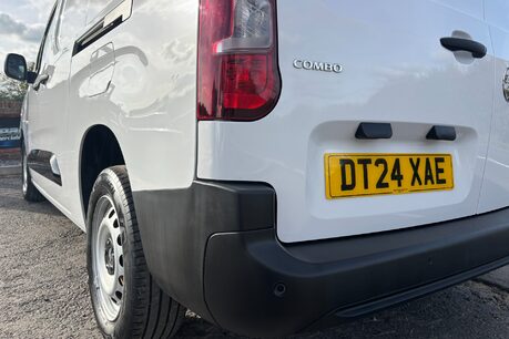 Vauxhall Combo L2H1 2300 Prime XL - Sat Nav 28