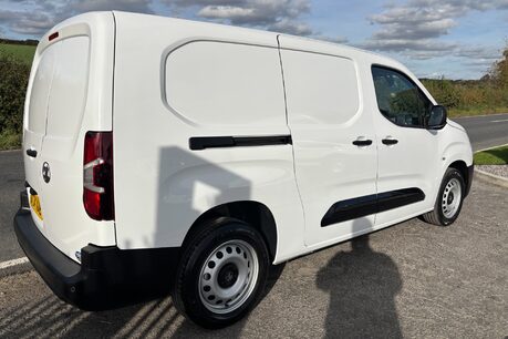 Vauxhall Combo L2H1 2300 Prime XL - Sat Nav 3