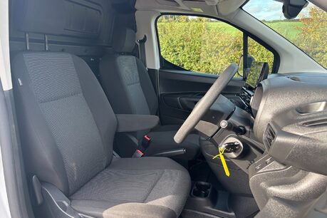 Vauxhall Combo L2H1 2300 Prime XL - Sat Nav 31