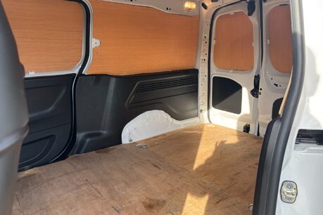 Vauxhall Combo L2H1 2300 Prime XL - Sat Nav 11