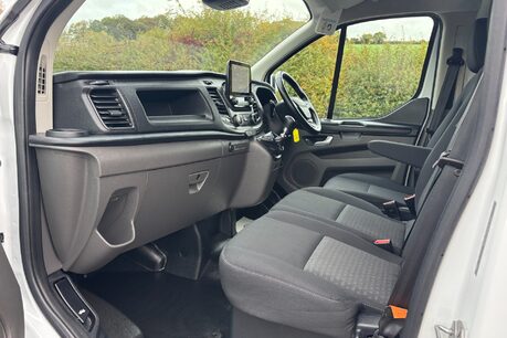 Ford Transit Custom 320 L1 Trend 130 ps Panel Van - Sat Nav / Air Con / Adaptive Cruise 17