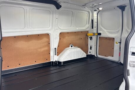 Ford Transit Custom 320 L1 Trend 130 ps Panel Van - Sat Nav / Air Con / Adaptive Cruise 10