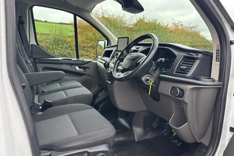 Ford Transit Custom 320 L1 Trend 130 ps Panel Van - Sat Nav / Air Con / Adaptive Cruise 19