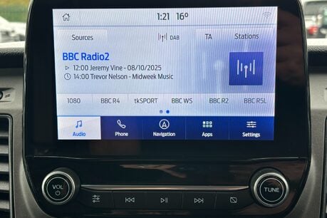 Ford Transit Custom 320 L1 Trend 130 ps Panel Van - Sat Nav / Air Con / Adaptive Cruise 32