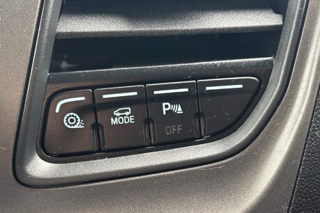 Ford Transit Custom 320 L1 Trend 130 ps Panel Van - Sat Nav / Air Con / Adaptive Cruise 42