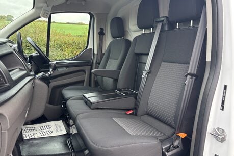 Ford Transit Custom 320 L1 Trend 130 ps Panel Van - Sat Nav / Air Con / Adaptive Cruise 30