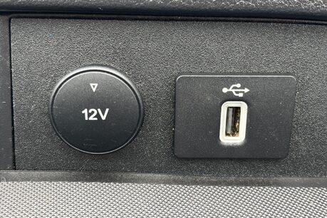 Ford Transit Custom 320 L1 Trend 130 ps Panel Van - Air Con / Twin Side Loading Doors 35