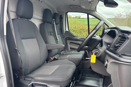 Ford Transit Custom 320 L1 Trend 130 ps Panel Van - Air Con / Twin Side Loading Doors 32