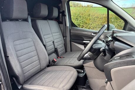 Ford Transit Connect 200 L1 Limited 120 ps Selectshift Panel Van 29