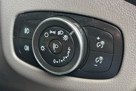 Ford Transit Connect 200 L1 Limited 120 ps Selectshift Panel Van 39