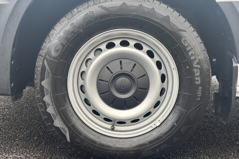 MAN TGE 3.180 DSG 4Motion Crew Cab Tipper - Air Con / LED Headlights 37