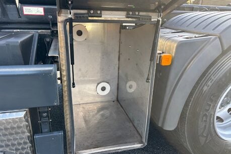 MAN TGA 26.363 6X4 FDLRC Hook Loader - Direct from Fire Service 8