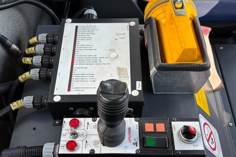 MAN TGA 26.363 6X4 FDLRC Hook Loader - Direct from Fire Service 21