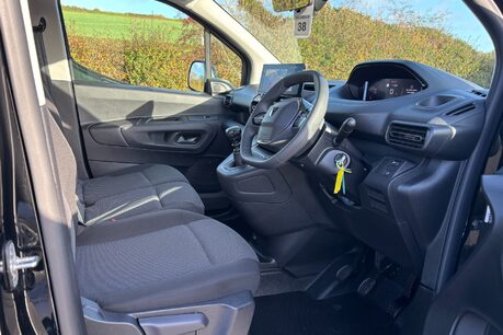 Peugeot Partner BlueHdi 102 ps Asphalt L1 Panel Van - Top Spec 19