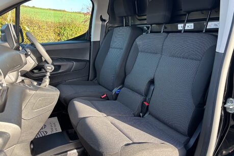 Peugeot Partner BlueHdi 102 ps Asphalt L1 Panel Van - Top Spec 30