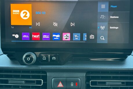 Peugeot Partner BlueHdi 102 ps Asphalt L1 Panel Van - Top Spec 32