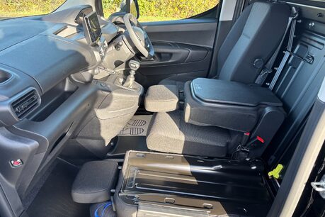 Peugeot Partner BlueHdi 102 ps Asphalt L1 Panel Van - Top Spec 18