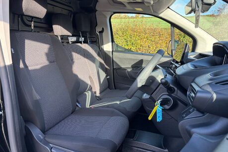 Peugeot Partner BlueHdi 102 ps Asphalt L1 Panel Van - Top Spec 31