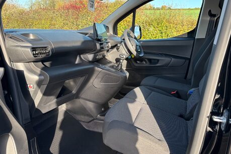 Peugeot Partner BlueHdi 102 ps Asphalt L1 Panel Van - Top Spec 17