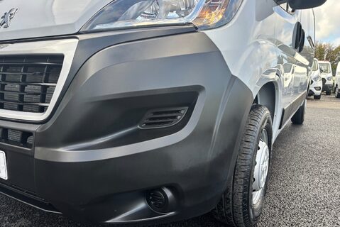 Peugeot Boxer BlueHdi 335 L3H2 Professional Premium Plus Panel Van 23