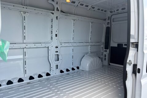 Peugeot Boxer BlueHdi 335 L3H2 Professional Premium Plus Panel Van 10