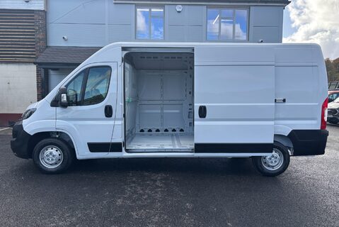 Peugeot Boxer BlueHdi 335 L3H2 Professional Premium Plus Panel Van 9