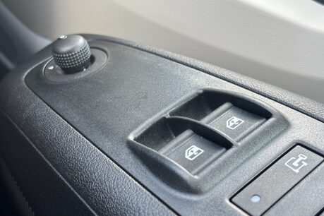 Peugeot Boxer BlueHdi 335 L3H2 Professional Premium Plus Panel Van 41