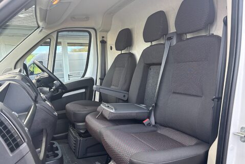 Peugeot Boxer BlueHdi 335 L3H2 Professional Premium Plus Panel Van 28