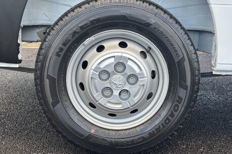 Peugeot Boxer BlueHdi 335 L3H2 Professional Premium Plus Panel Van 36