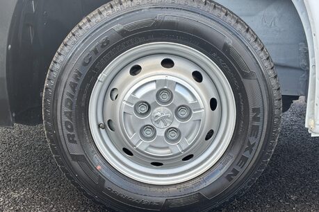 Peugeot Boxer BlueHdi 335 L3H2 Professional Premium Plus Panel Van 35